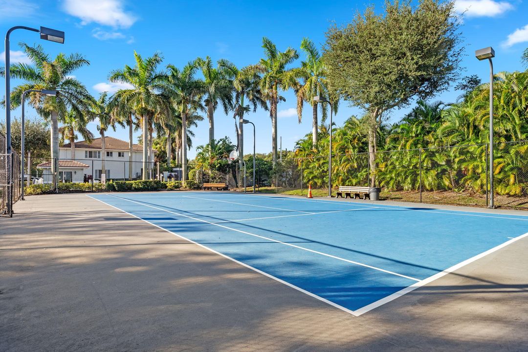 En Venta: $295,999 (3 camas, 2 baños, 1556 Pies cuadrados)