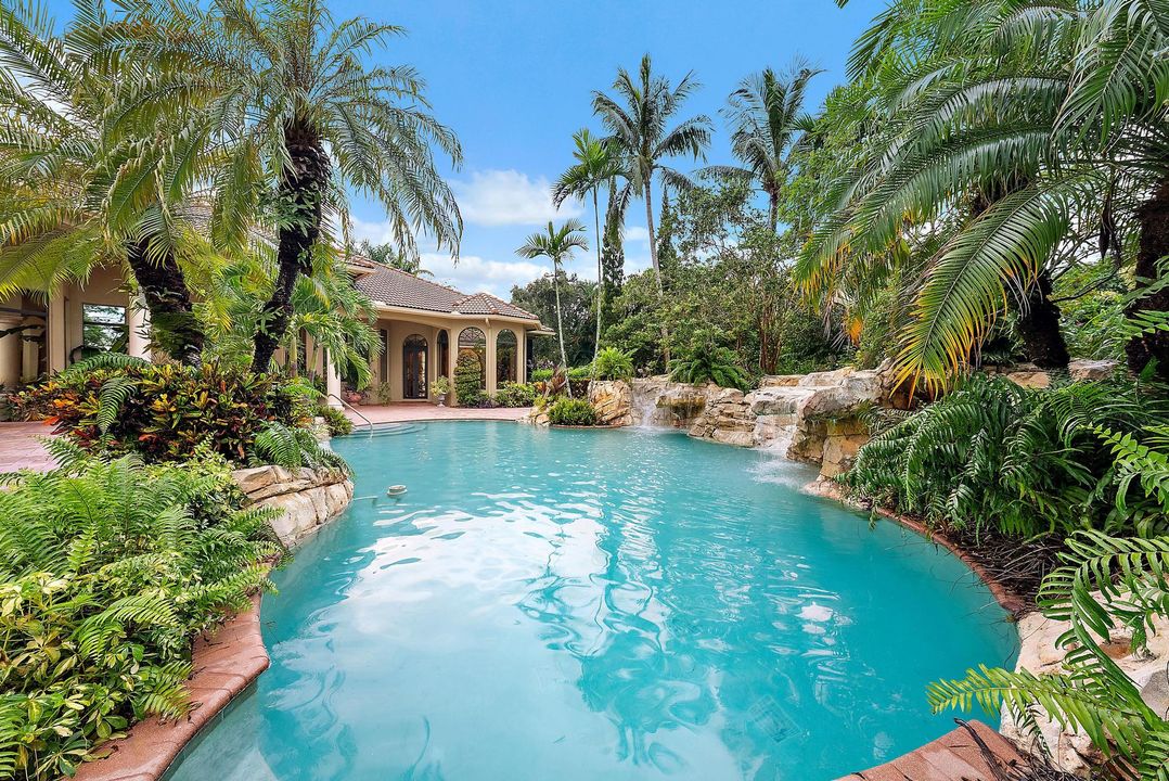 For Sale: $3,250,000 (4 beds, 3 baths, 5426 Square Feet)