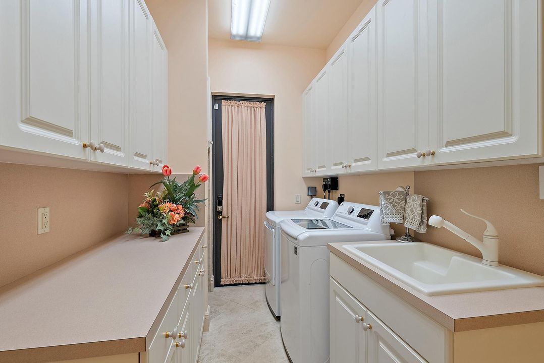 For Sale: $3,250,000 (4 beds, 3 baths, 5426 Square Feet)