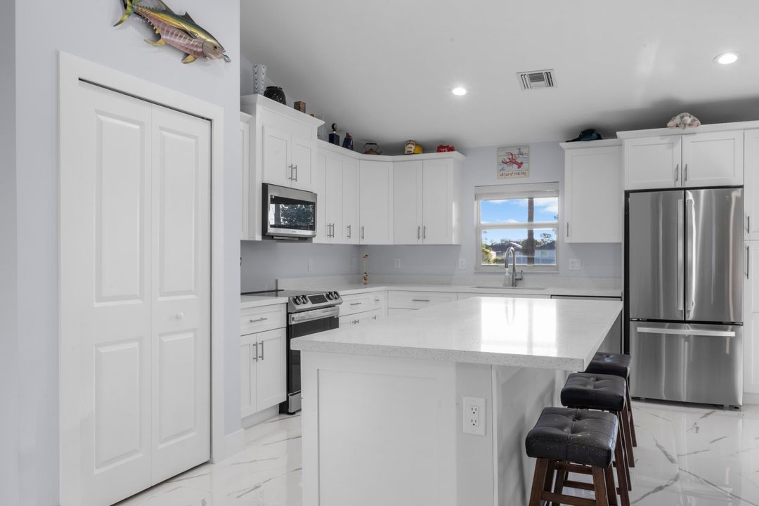 Active With Contract: $447,000 (4 beds, 2 baths, 1883 Square Feet)