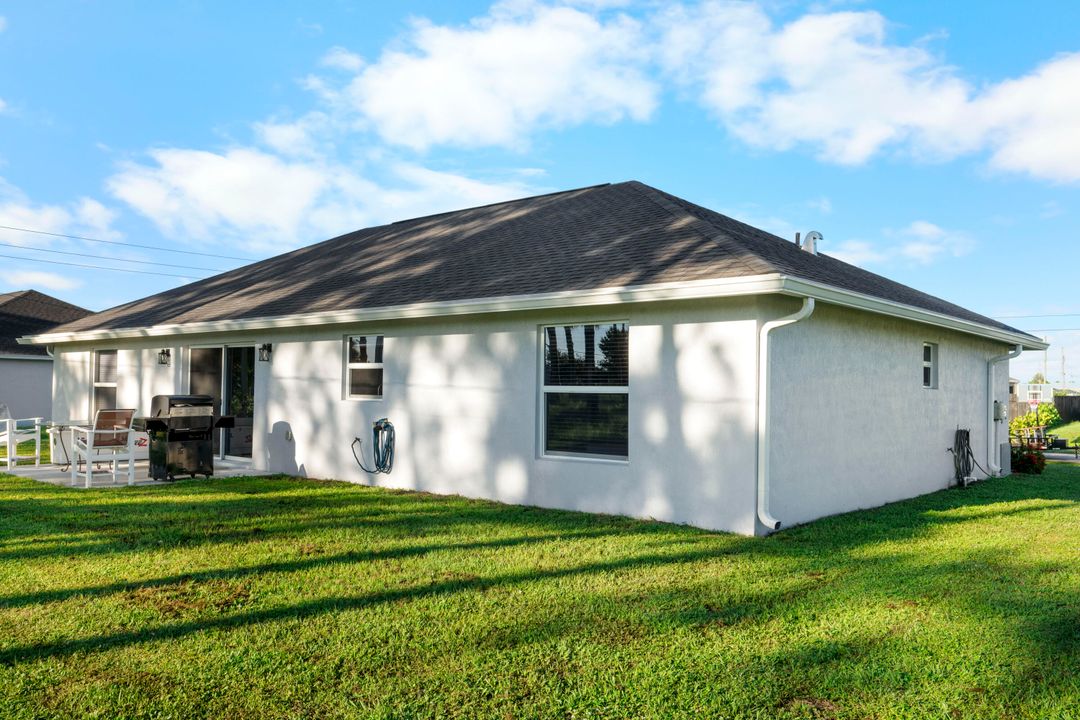 Active With Contract: $447,000 (4 beds, 2 baths, 1883 Square Feet)