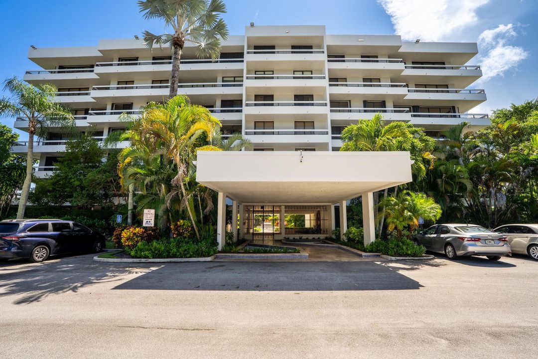 Recently Sold: $369,000 (2 beds, 2 baths, 1415 Square Feet)