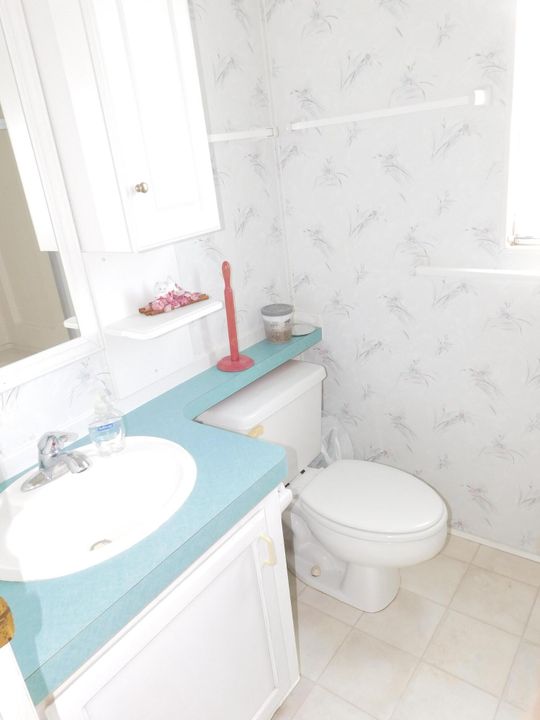 Под контрактом: $175,000 (2 спален, 2 ванн, 986 Квадратных фут)