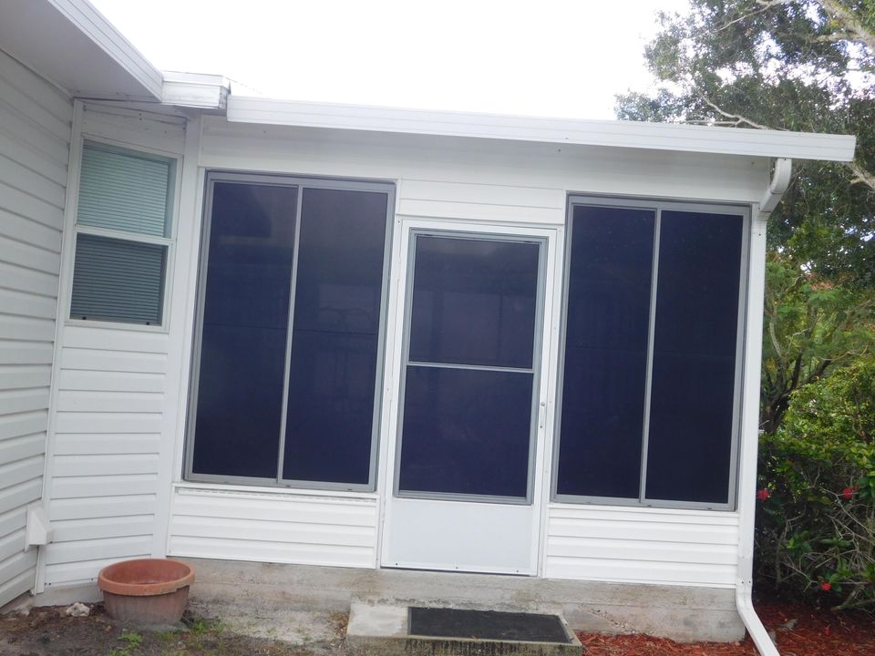 Под контрактом: $175,000 (2 спален, 2 ванн, 986 Квадратных фут)