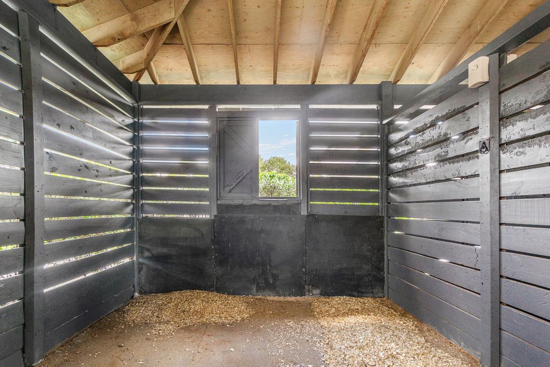 For Rent: $2,000 (1 beds, 1 baths, 400 Square Feet)