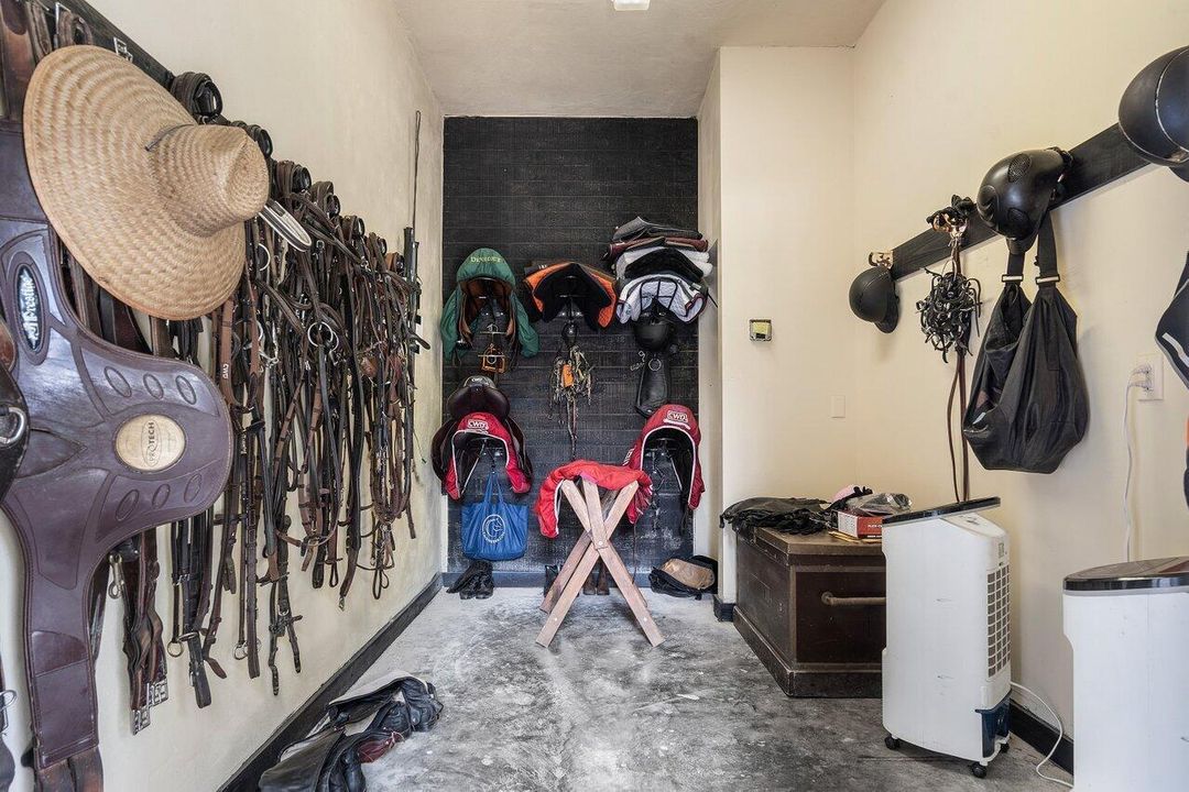 For Rent: $2,000 (1 beds, 1 baths, 400 Square Feet)