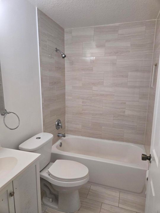 En Venta: $299,950 (3 camas, 2 baños, 1402 Pies cuadrados)