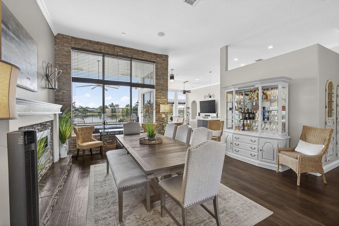 Под контрактом: $1,075,000 (4 спален, 3 ванн, 3079 Квадратных фут)