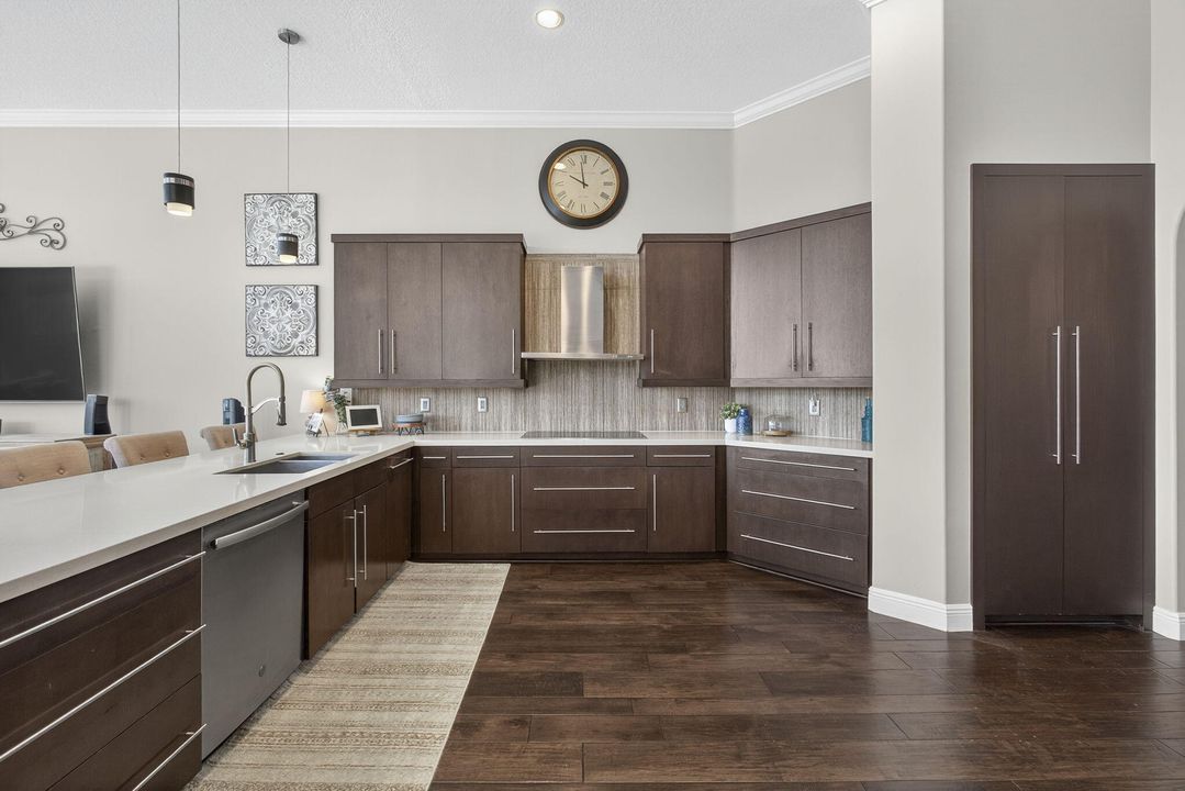 Под контрактом: $1,075,000 (4 спален, 3 ванн, 3079 Квадратных фут)