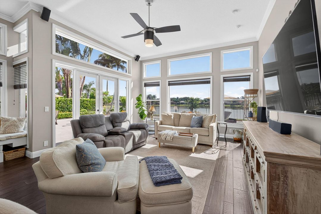 Под контрактом: $1,075,000 (4 спален, 3 ванн, 3079 Квадратных фут)