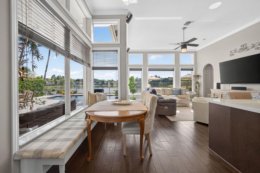 Под контрактом: $1,075,000 (4 спален, 3 ванн, 3079 Квадратных фут)