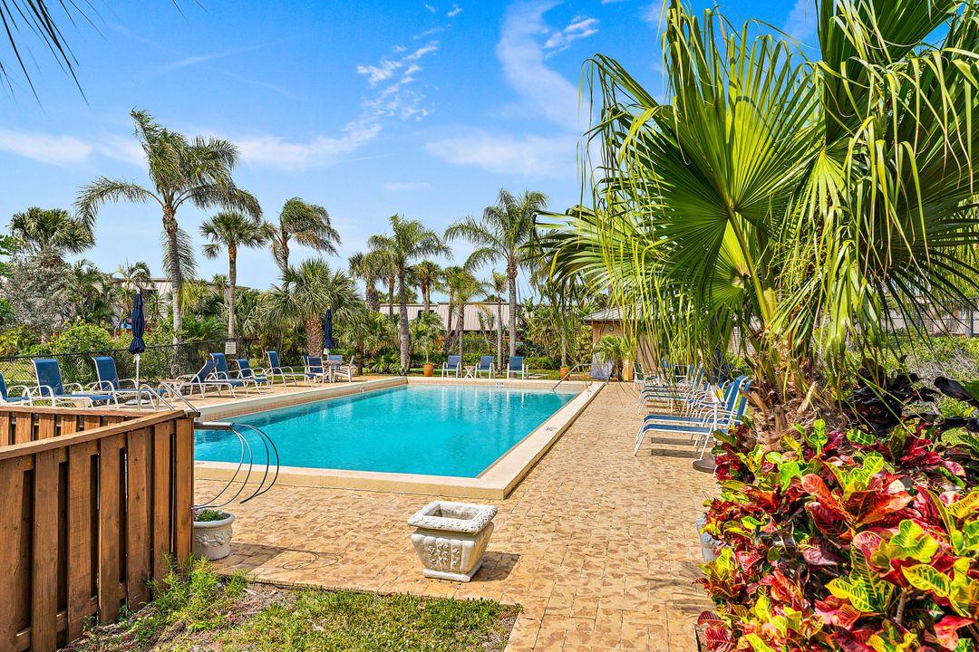 合同活跃: $425,000 (2 贝兹, 2 浴室, 1708 平方英尺)