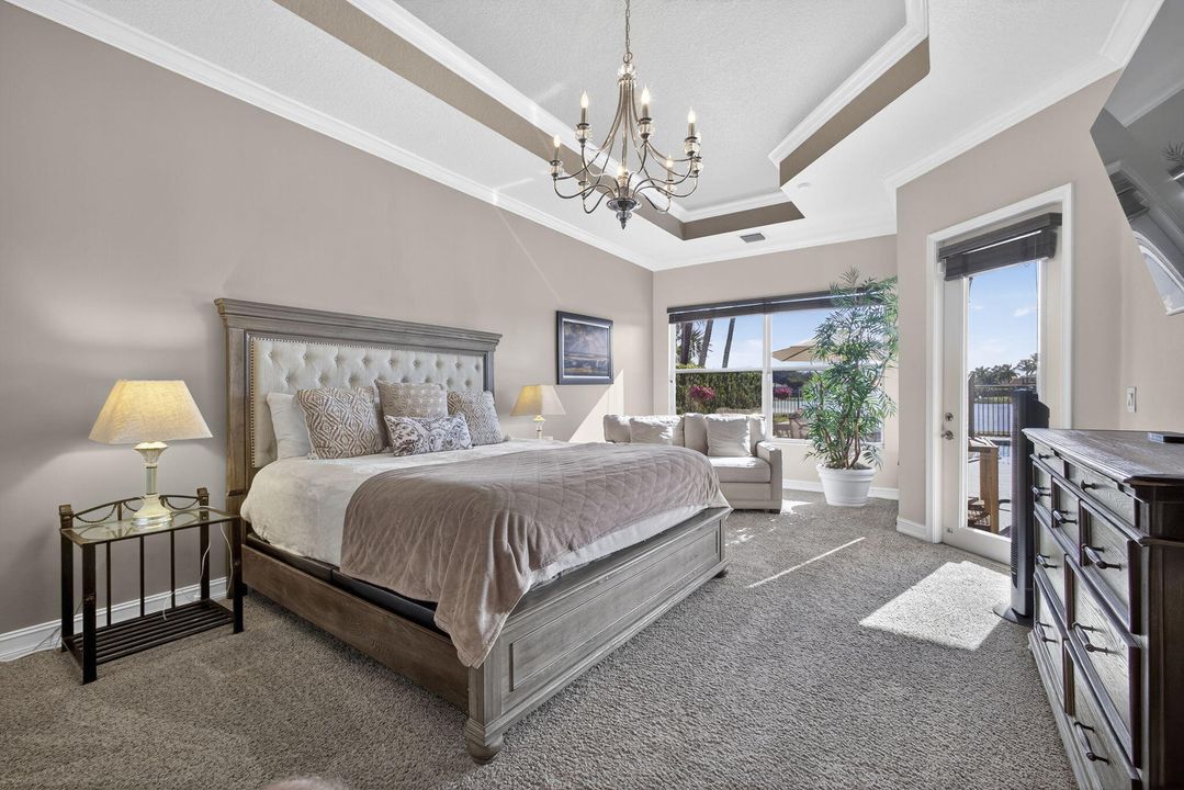 Под контрактом: $1,075,000 (4 спален, 3 ванн, 3079 Квадратных фут)