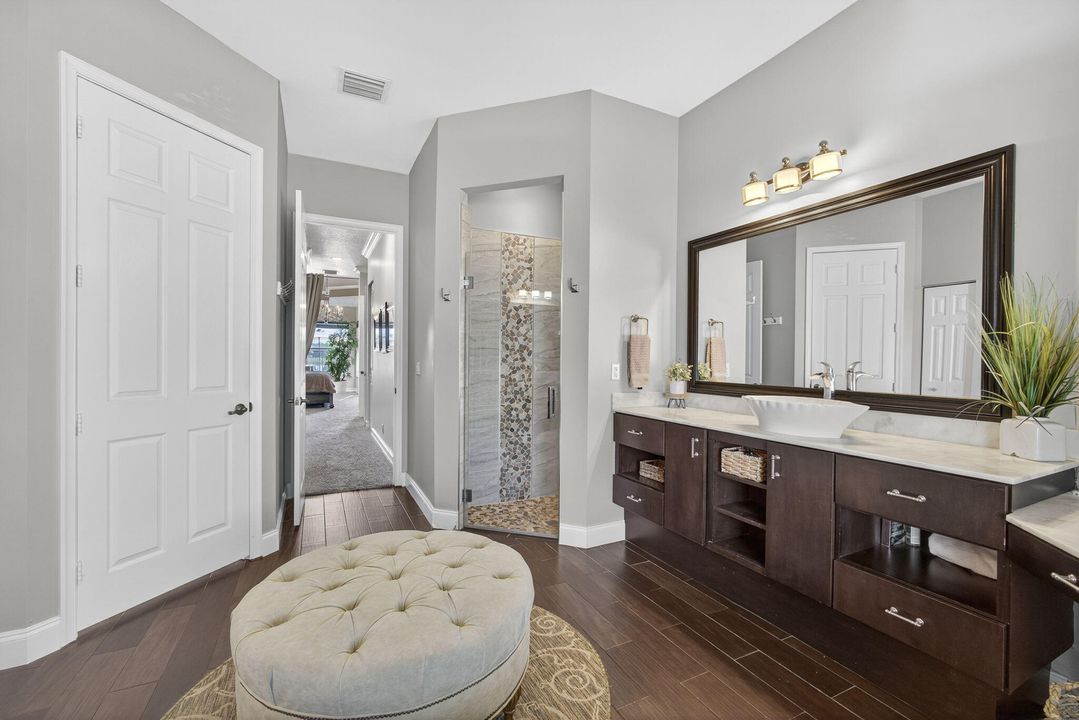 Под контрактом: $1,075,000 (4 спален, 3 ванн, 3079 Квадратных фут)