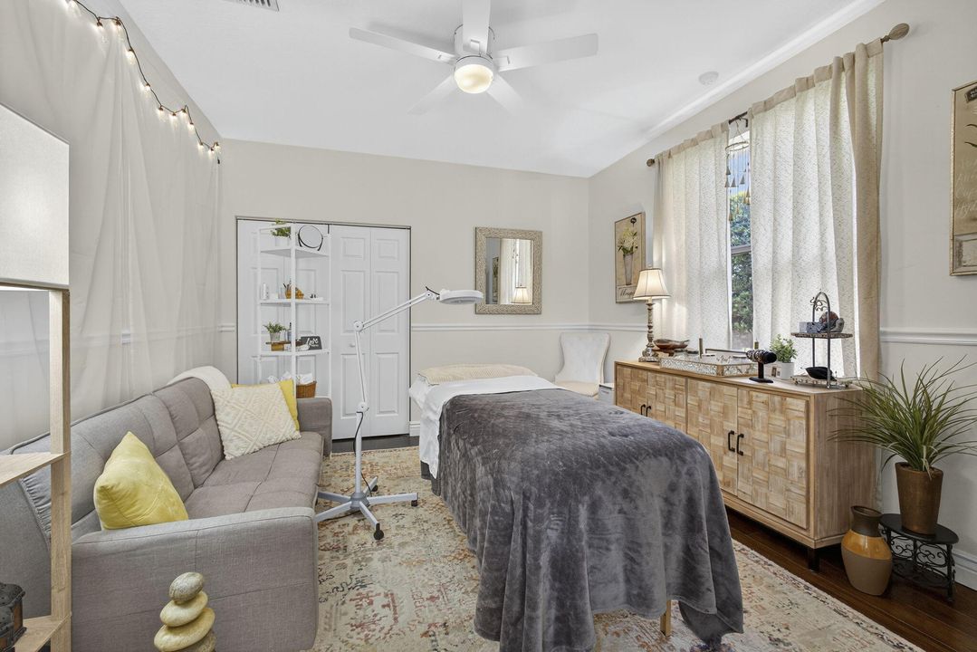 Под контрактом: $1,075,000 (4 спален, 3 ванн, 3079 Квадратных фут)