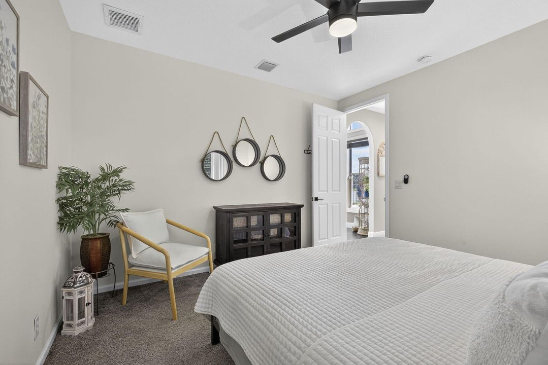 Под контрактом: $1,075,000 (4 спален, 3 ванн, 3079 Квадратных фут)