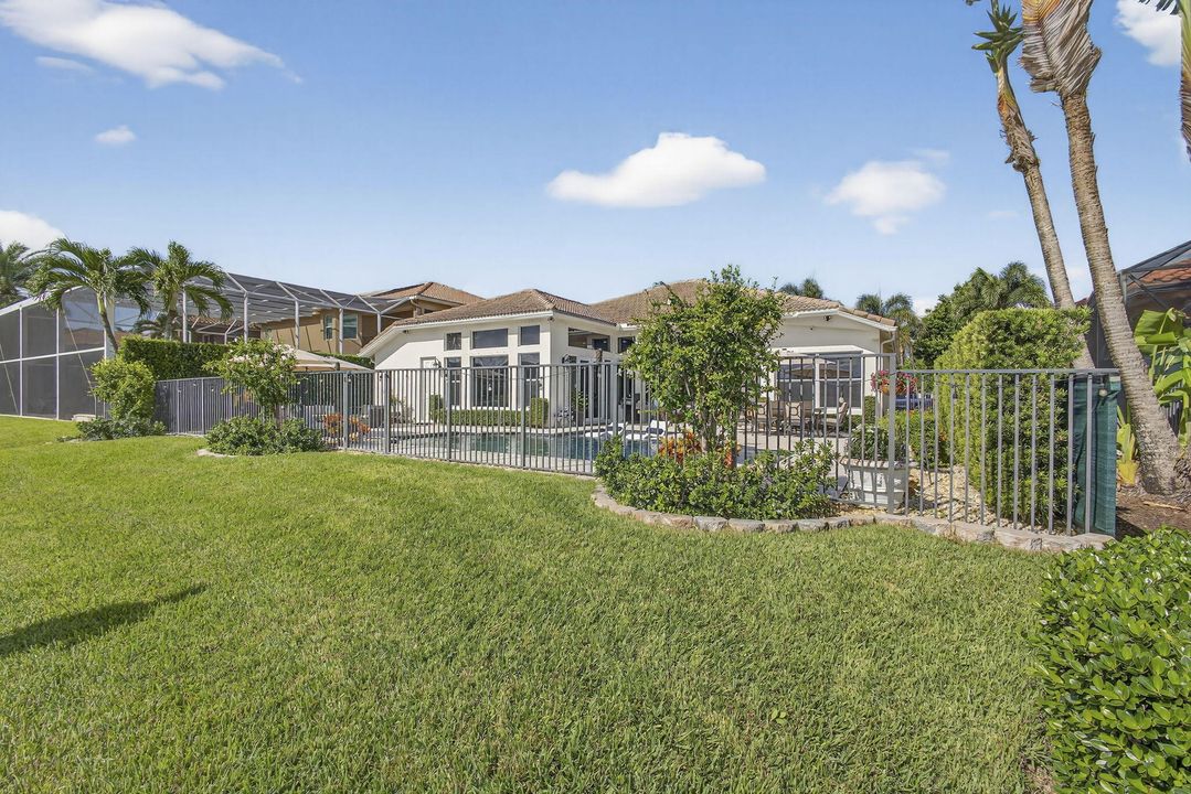 Под контрактом: $1,075,000 (4 спален, 3 ванн, 3079 Квадратных фут)