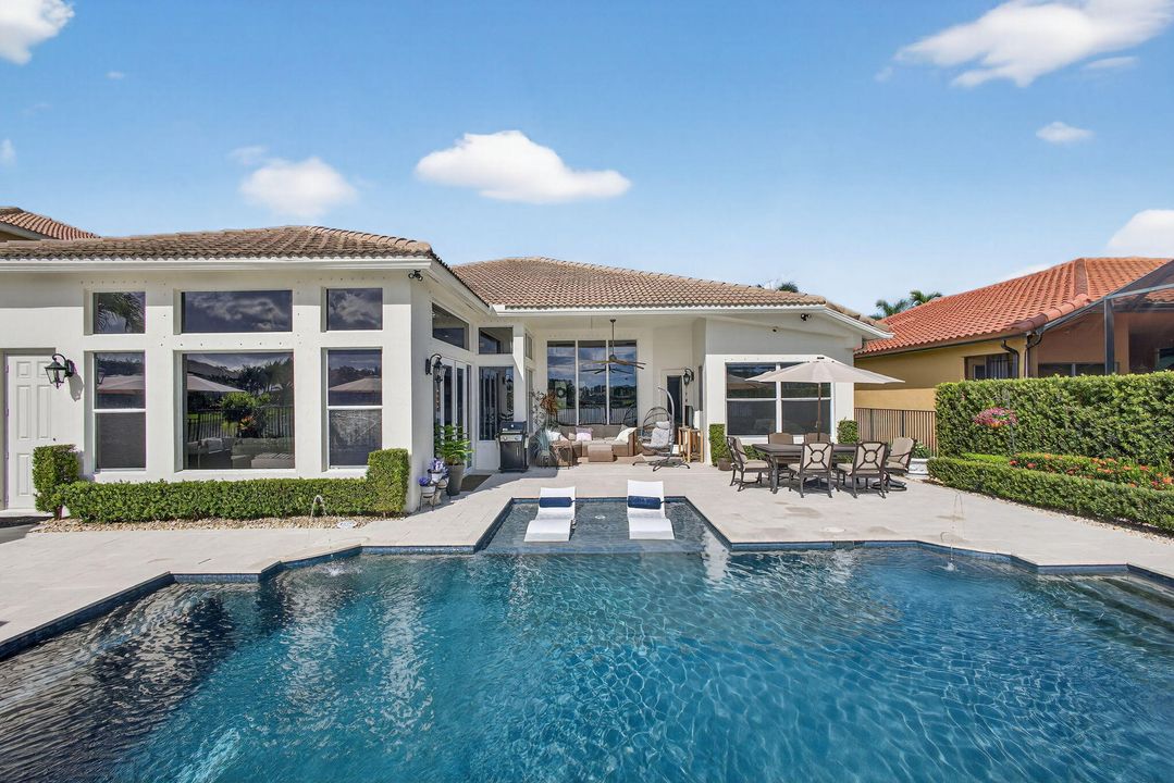 Под контрактом: $1,075,000 (4 спален, 3 ванн, 3079 Квадратных фут)