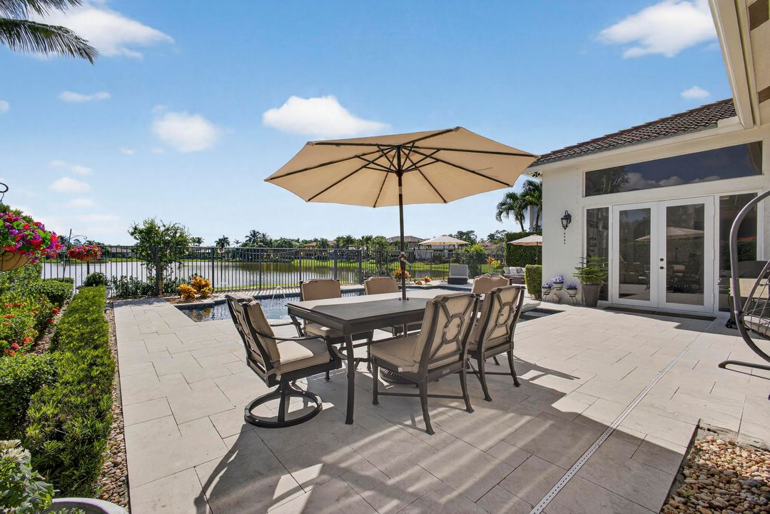 Под контрактом: $1,075,000 (4 спален, 3 ванн, 3079 Квадратных фут)