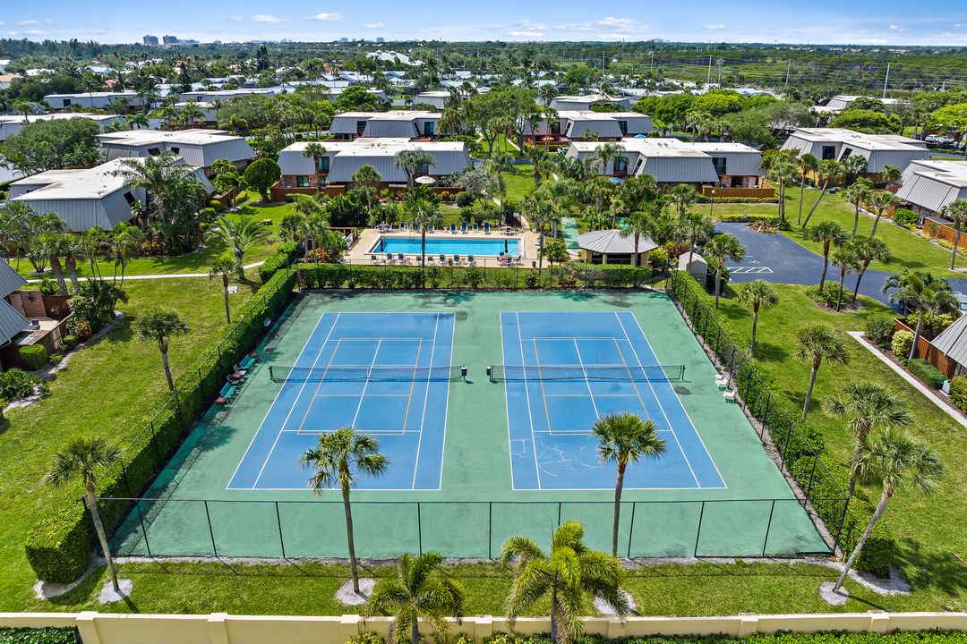 合同活跃: $425,000 (2 贝兹, 2 浴室, 1708 平方英尺)