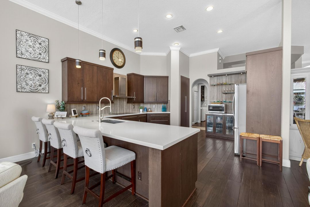 Под контрактом: $1,075,000 (4 спален, 3 ванн, 3079 Квадратных фут)