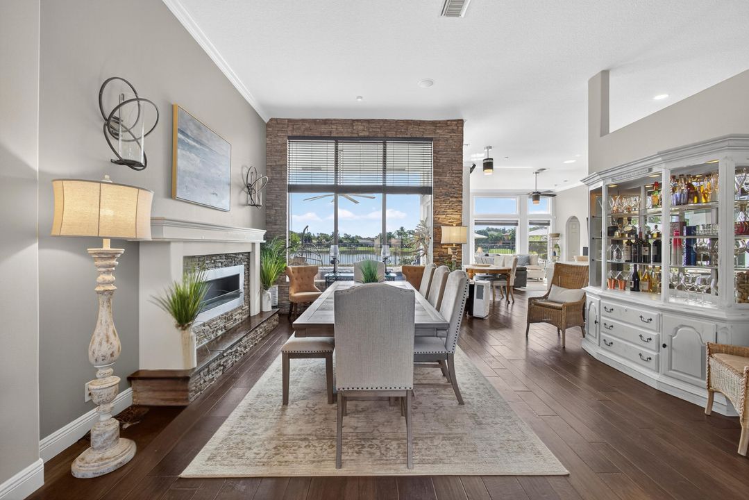 Под контрактом: $1,075,000 (4 спален, 3 ванн, 3079 Квадратных фут)