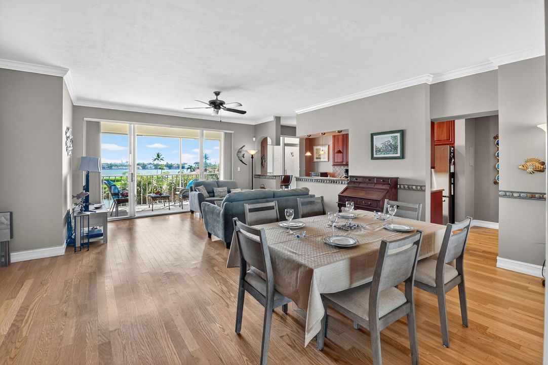 For Sale: $329,000 (2 beds, 2 baths, 1414 Square Feet)