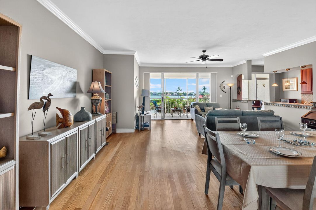 For Sale: $329,000 (2 beds, 2 baths, 1414 Square Feet)