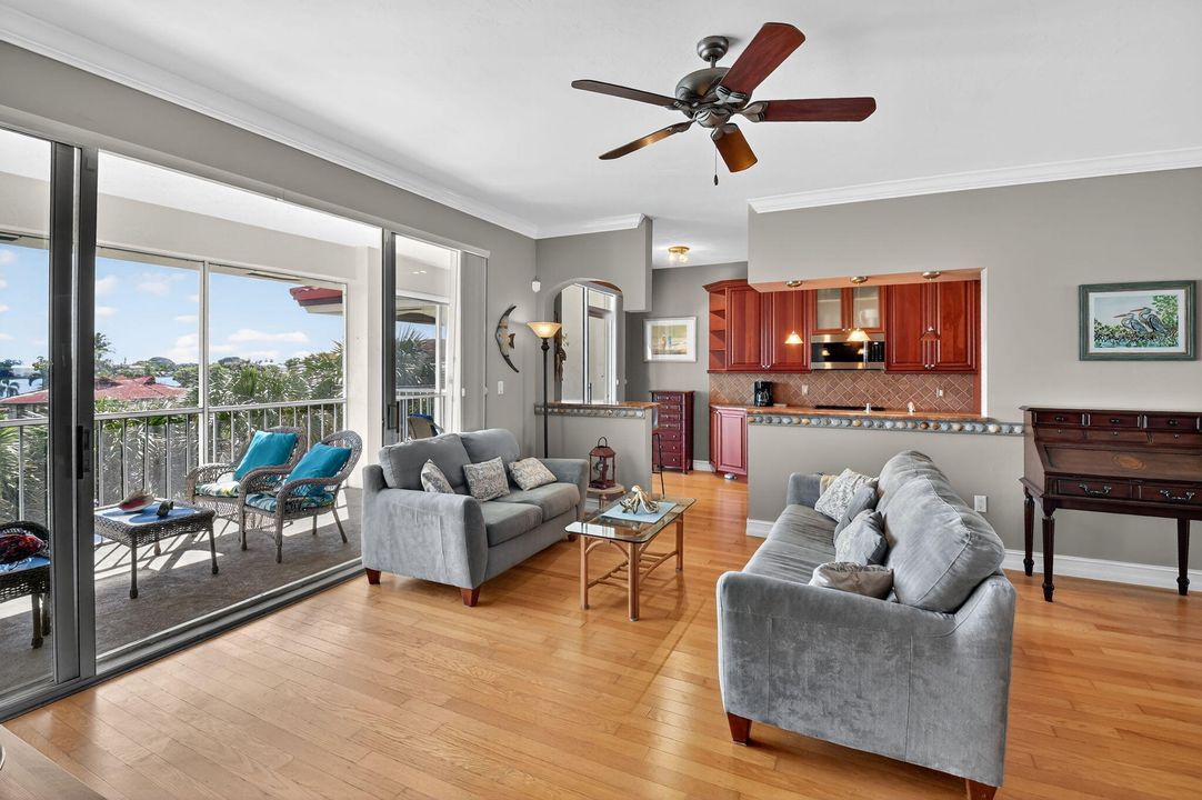 For Sale: $329,000 (2 beds, 2 baths, 1414 Square Feet)