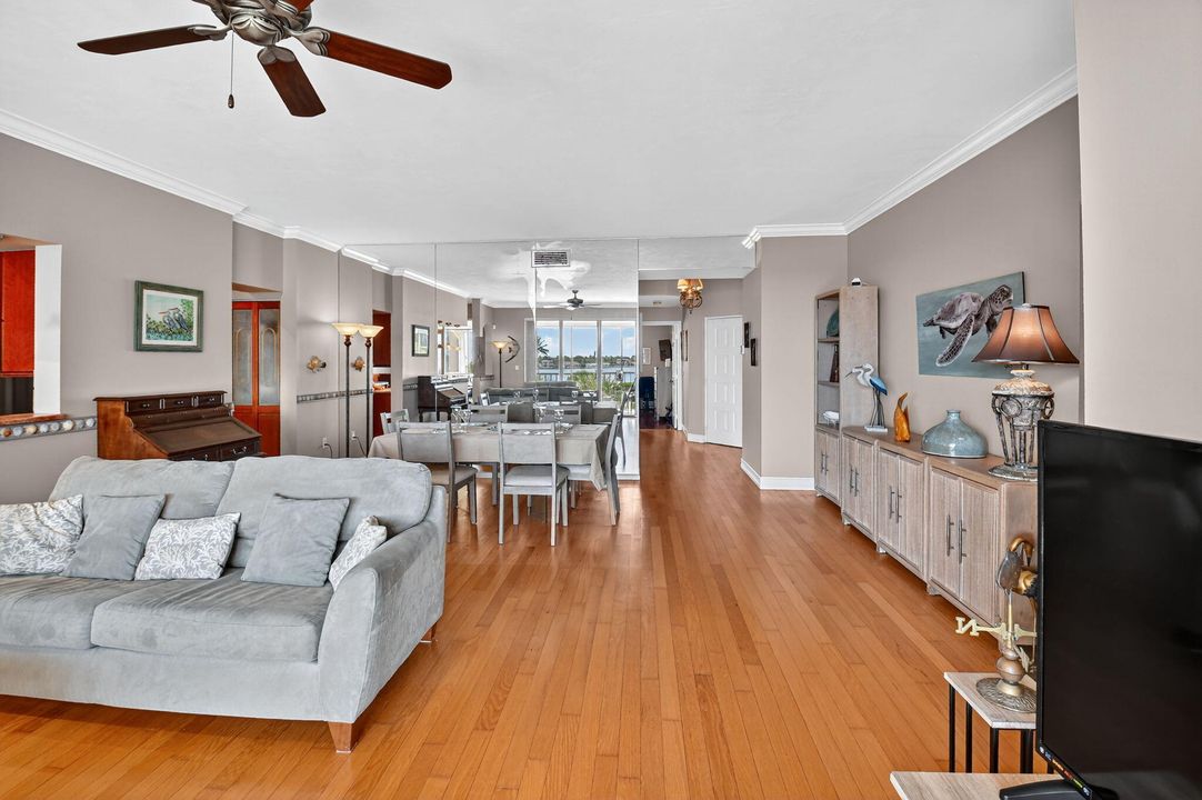 For Sale: $329,000 (2 beds, 2 baths, 1414 Square Feet)