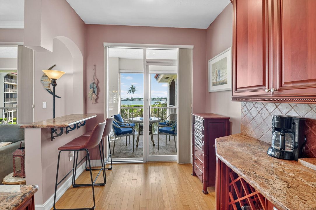 For Sale: $329,000 (2 beds, 2 baths, 1414 Square Feet)