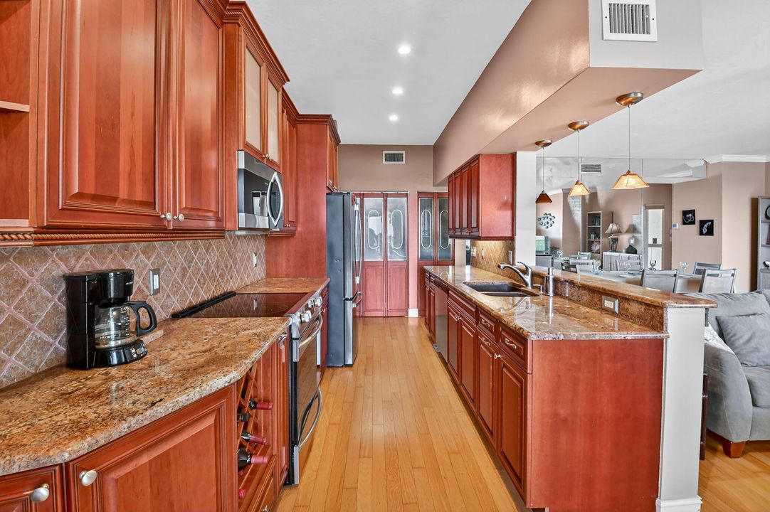 For Sale: $329,000 (2 beds, 2 baths, 1414 Square Feet)