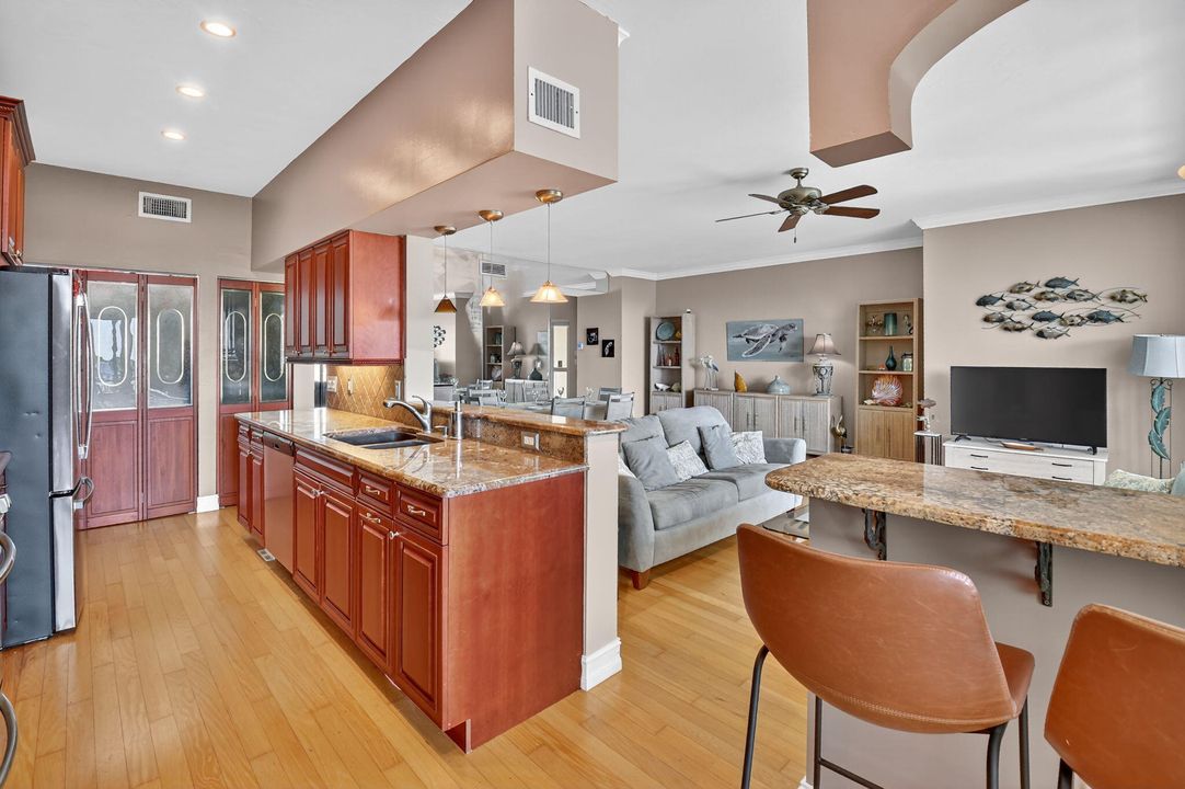 For Sale: $329,000 (2 beds, 2 baths, 1414 Square Feet)