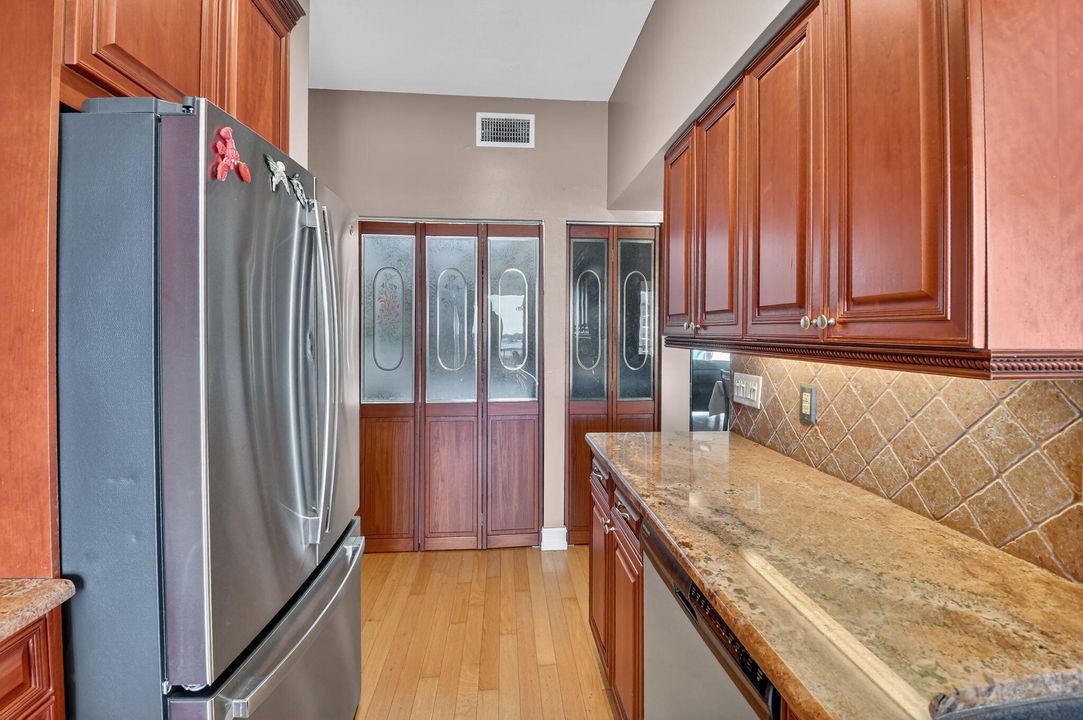 For Sale: $329,000 (2 beds, 2 baths, 1414 Square Feet)
