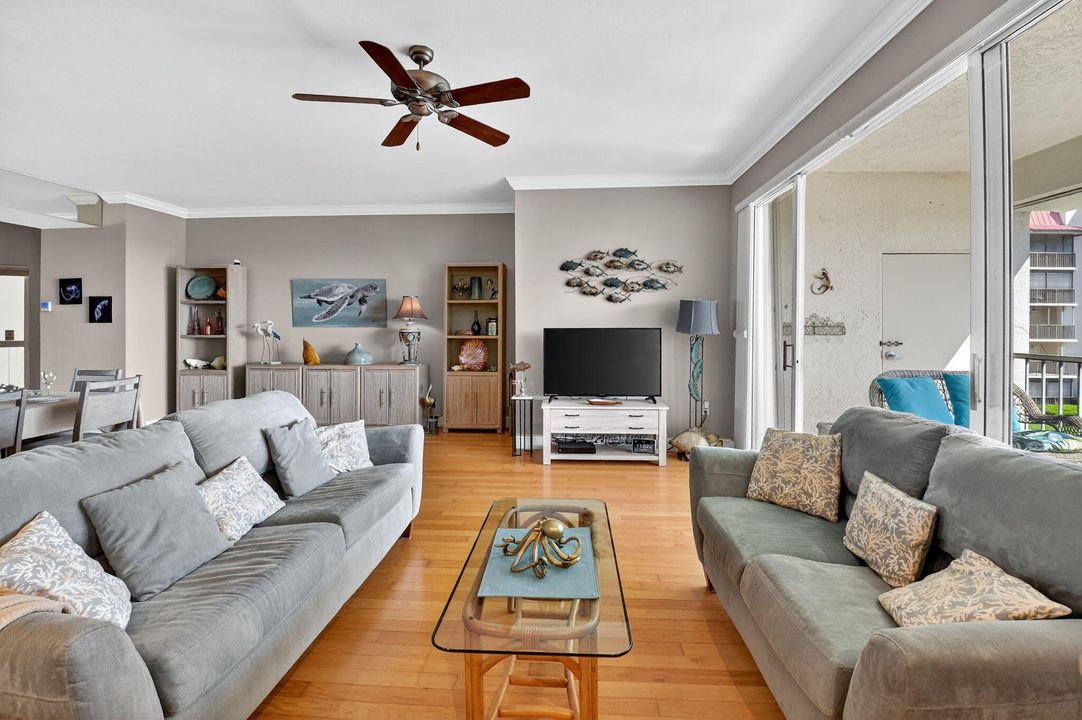 For Sale: $329,000 (2 beds, 2 baths, 1414 Square Feet)