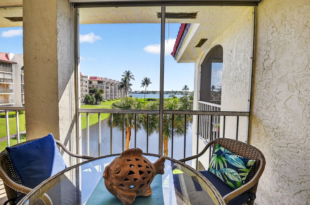 For Sale: $329,000 (2 beds, 2 baths, 1414 Square Feet)