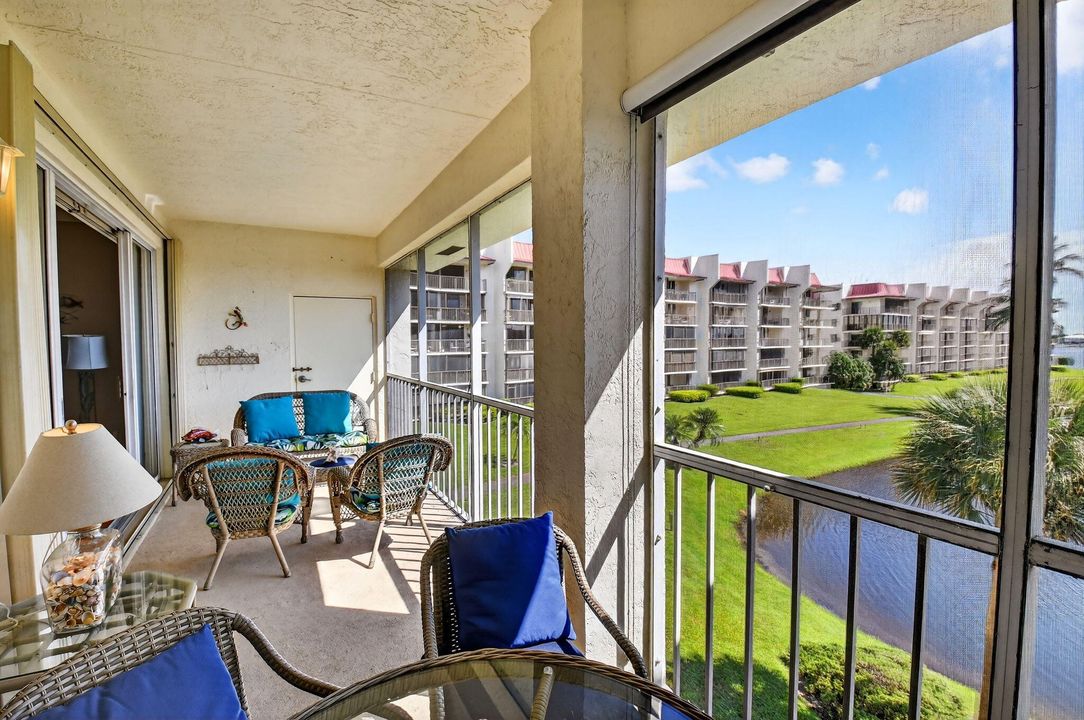 For Sale: $329,000 (2 beds, 2 baths, 1414 Square Feet)