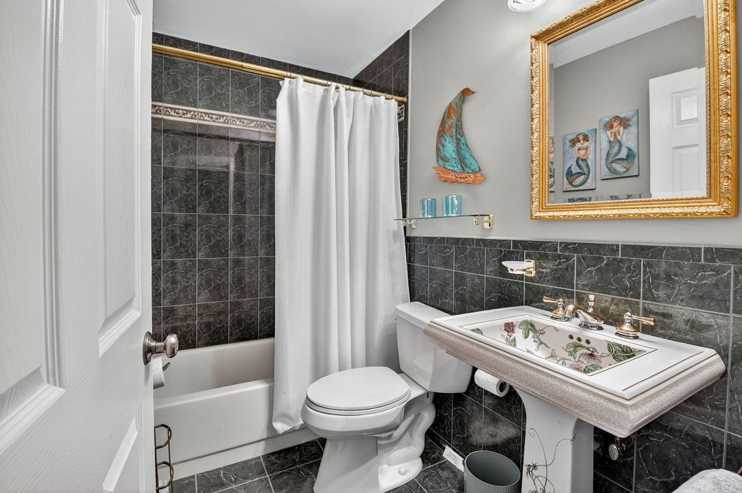 For Sale: $329,000 (2 beds, 2 baths, 1414 Square Feet)