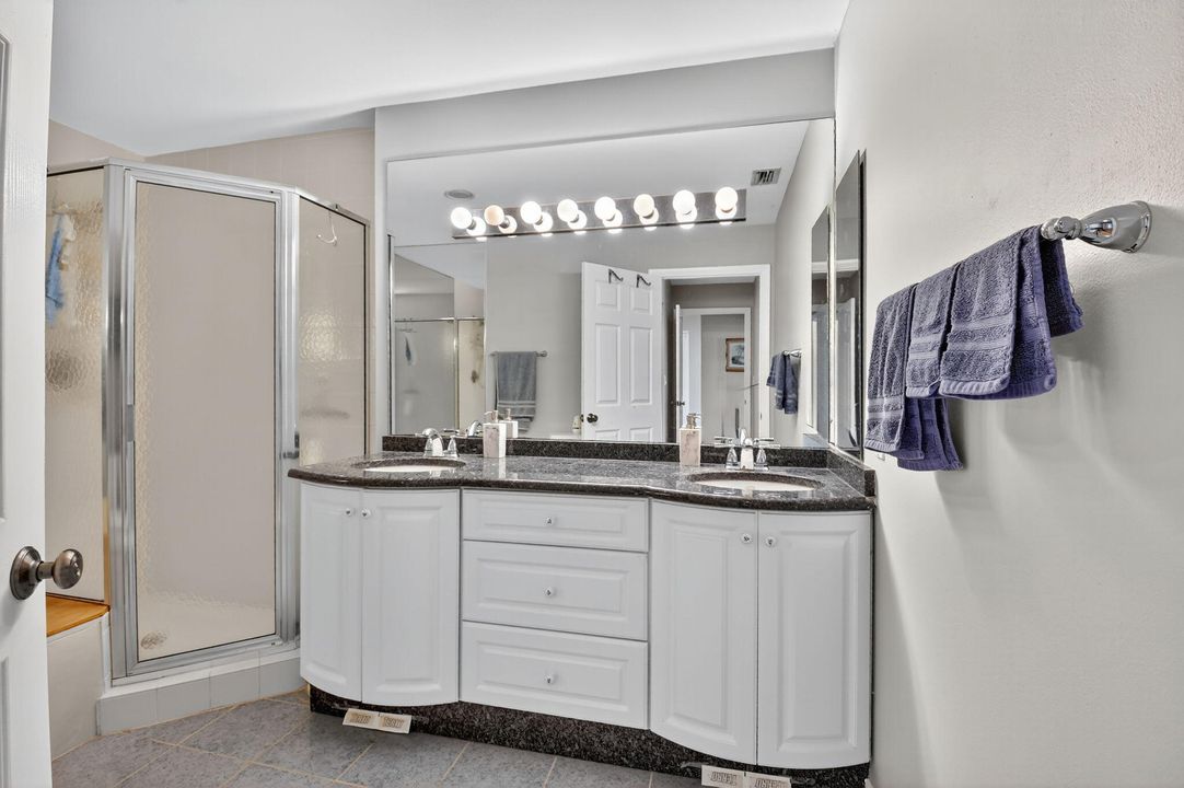 For Sale: $329,000 (2 beds, 2 baths, 1414 Square Feet)