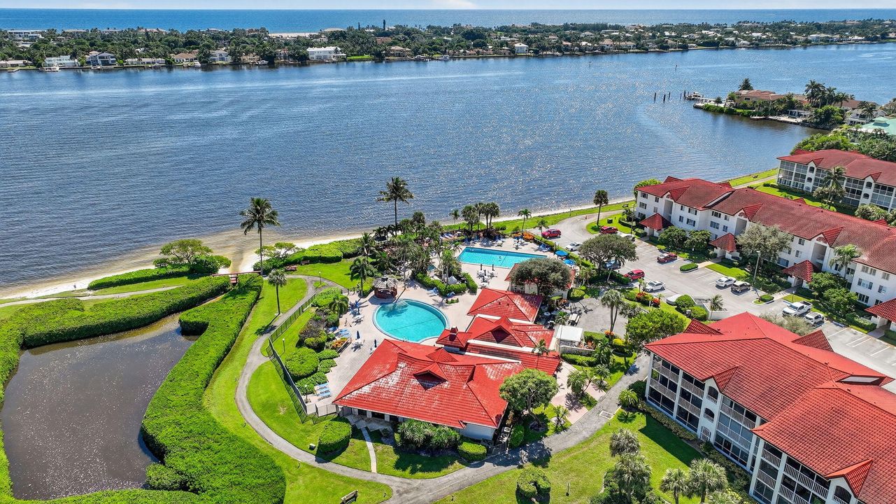 For Sale: $329,000 (2 beds, 2 baths, 1414 Square Feet)