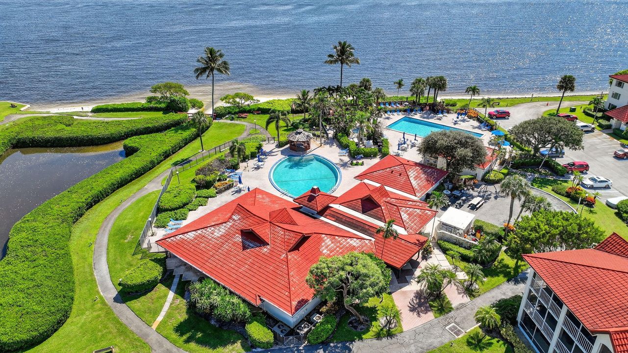 For Sale: $329,000 (2 beds, 2 baths, 1414 Square Feet)