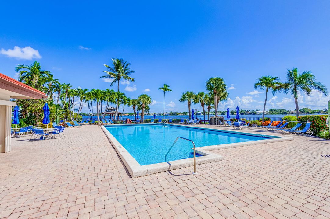 For Sale: $329,000 (2 beds, 2 baths, 1414 Square Feet)