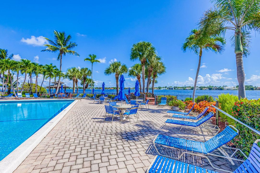 For Sale: $329,000 (2 beds, 2 baths, 1414 Square Feet)