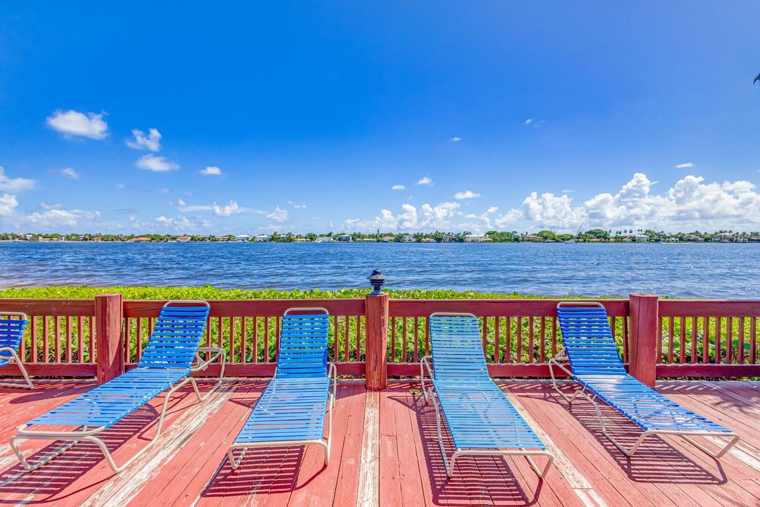 For Sale: $329,000 (2 beds, 2 baths, 1414 Square Feet)