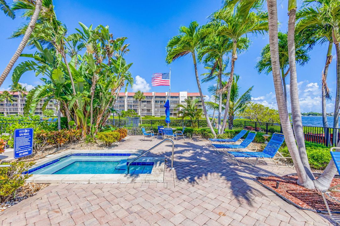 For Sale: $329,000 (2 beds, 2 baths, 1414 Square Feet)