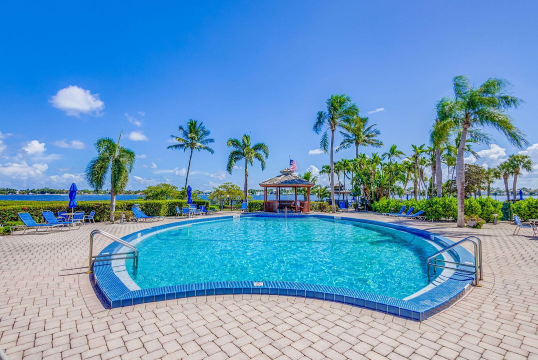 For Sale: $329,000 (2 beds, 2 baths, 1414 Square Feet)