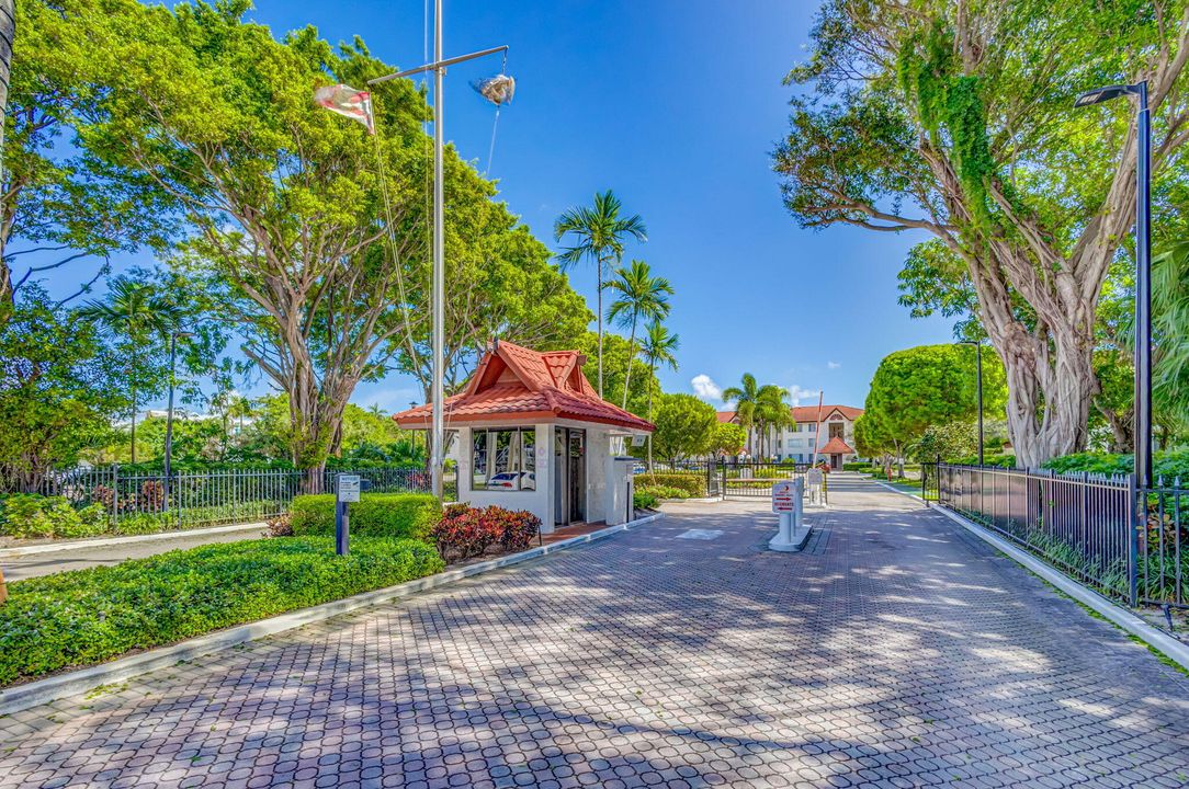 For Sale: $329,000 (2 beds, 2 baths, 1414 Square Feet)