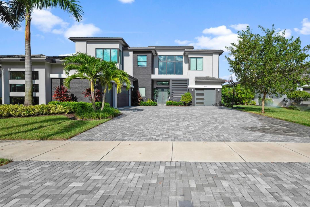 For Sale: $4,875,000 (6 beds, 8 baths, 6175 Square Feet)