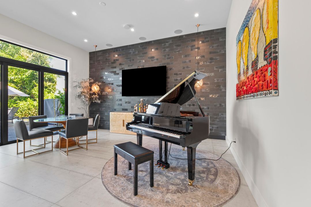 For Sale: $4,875,000 (6 beds, 8 baths, 6175 Square Feet)