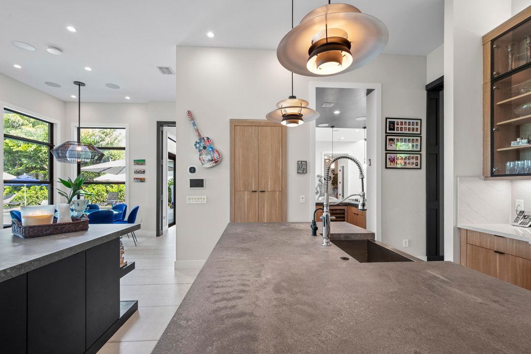 For Sale: $4,875,000 (6 beds, 8 baths, 6175 Square Feet)